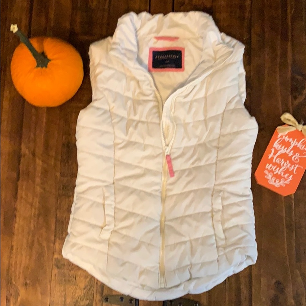 XS juniors comfy white vest with pink accents.